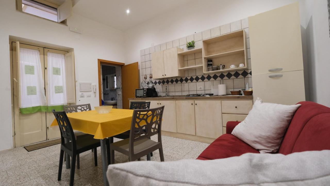 브린디시 Bilocale Porta Napoli 아파트 외부 사진